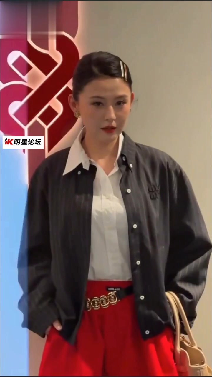 AI魔改 热依扎 性感身材大片展示